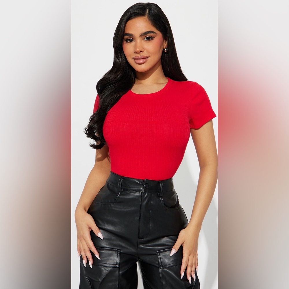 Fashion Nova Ariana Crew Neck Short Sleeve Stretch Tee Red Size Large